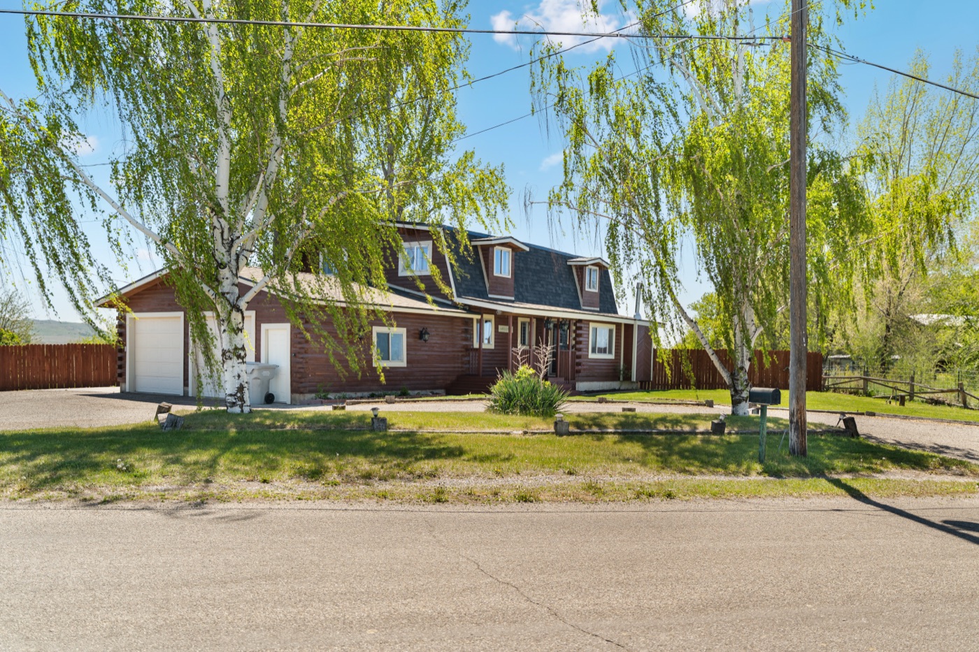 Front exterior of 91 W 100 N — log home in Blackfoot, Idaho